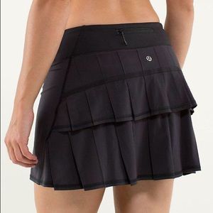 LIKE NEW! Lululemon Black Ruffle Pace Setter Skirt